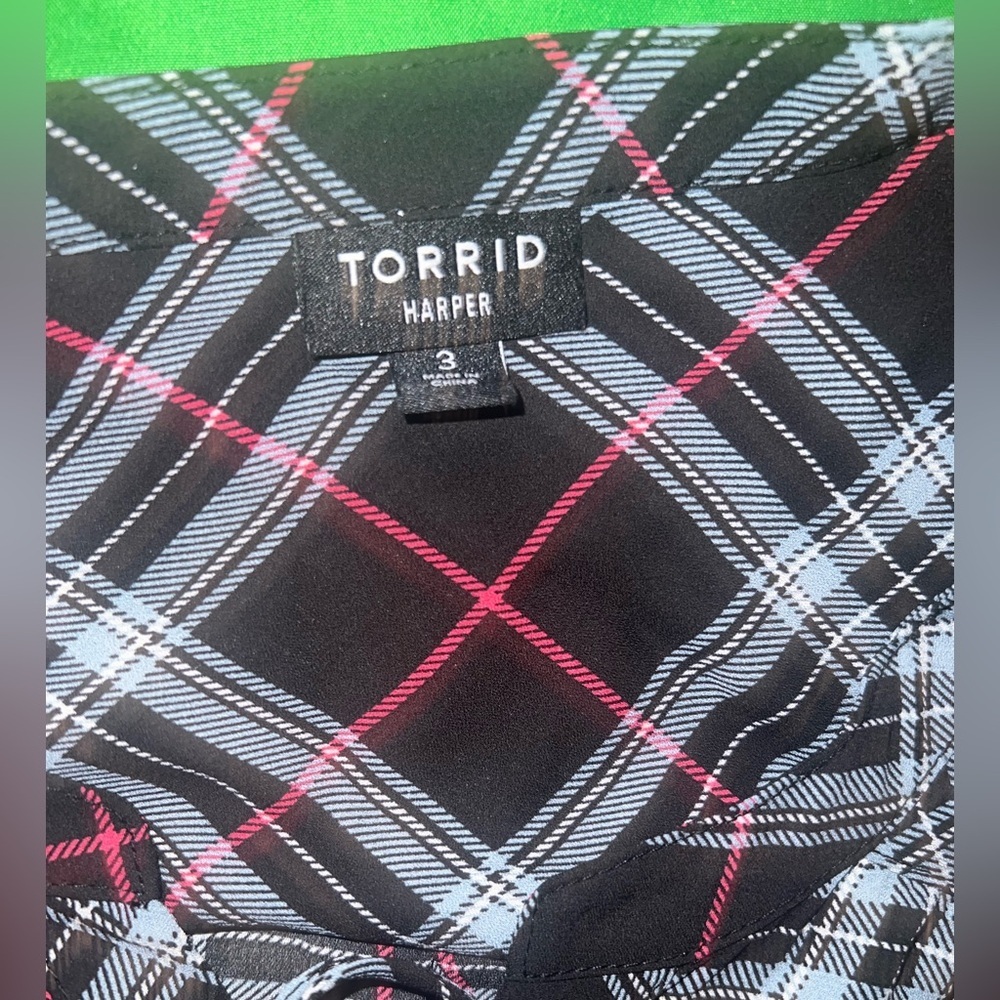 Torrid Harper Plaid Blouse - Black, White, Blue, Red size 3 - Picture 4 of 6